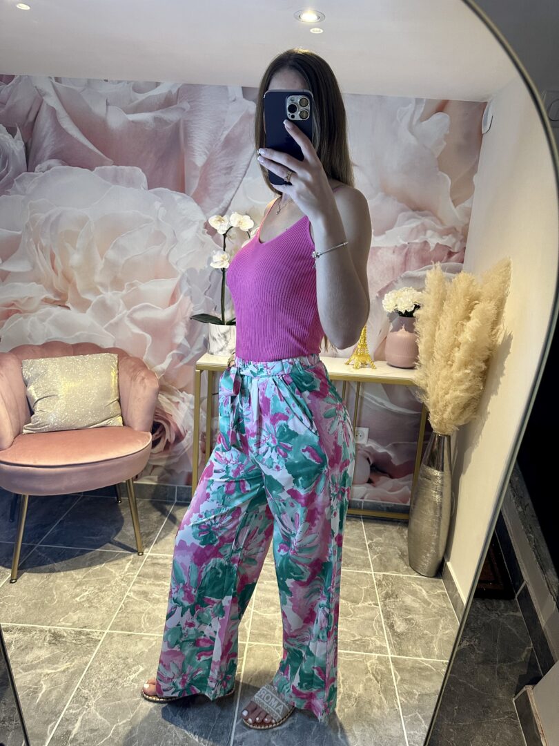 mon joli pantalon fluide vert et rose fuschia