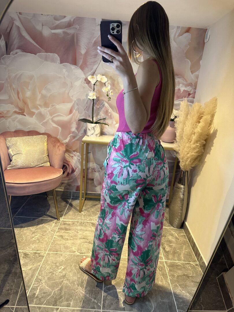 mon joli pantalon fluide vert et rose fuschia