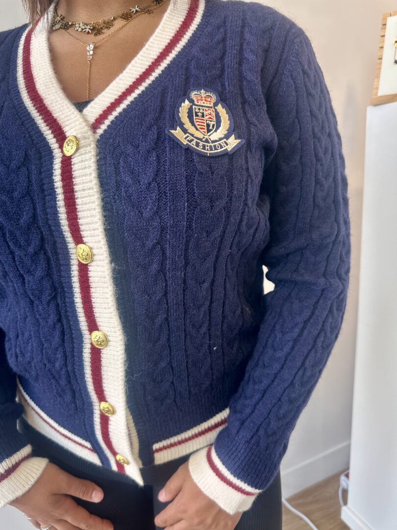 Gilet marine style écolière chic – Image 5