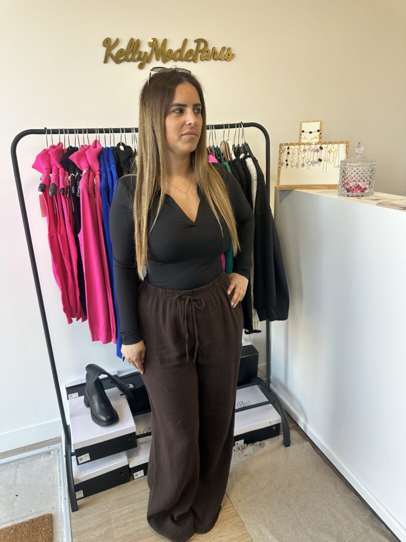 Pantalon fluide chocolat – Image 2